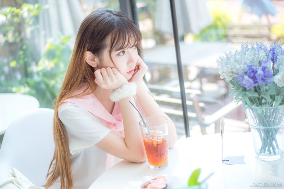 “好了，这些东西无须解释，我也没理由去吃一个死人的醋。”吕布点点头，人都是自己的了，跟了自己这么些年，难道还担心小乔因为一个死人做出什么蠢事？若真是那样，那也就没有存在的必要了。